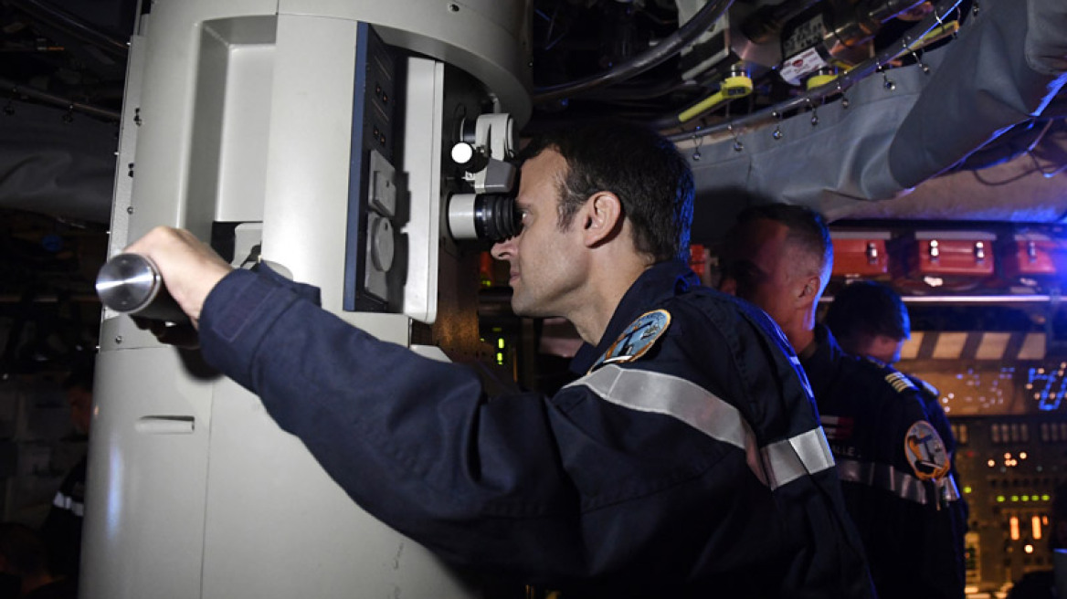French President Emmanuel Macron winched onto submarine! (photos-video)