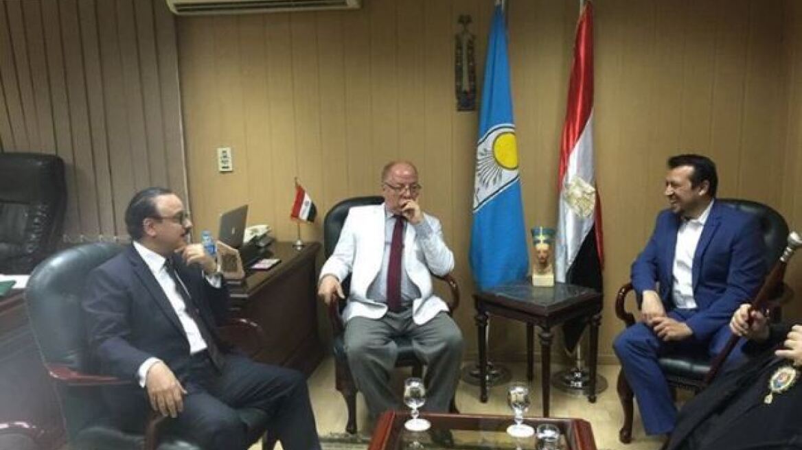 Φωτογραφία: O Νίκος Παππάς με Αιγύπτιους υπουργούς 