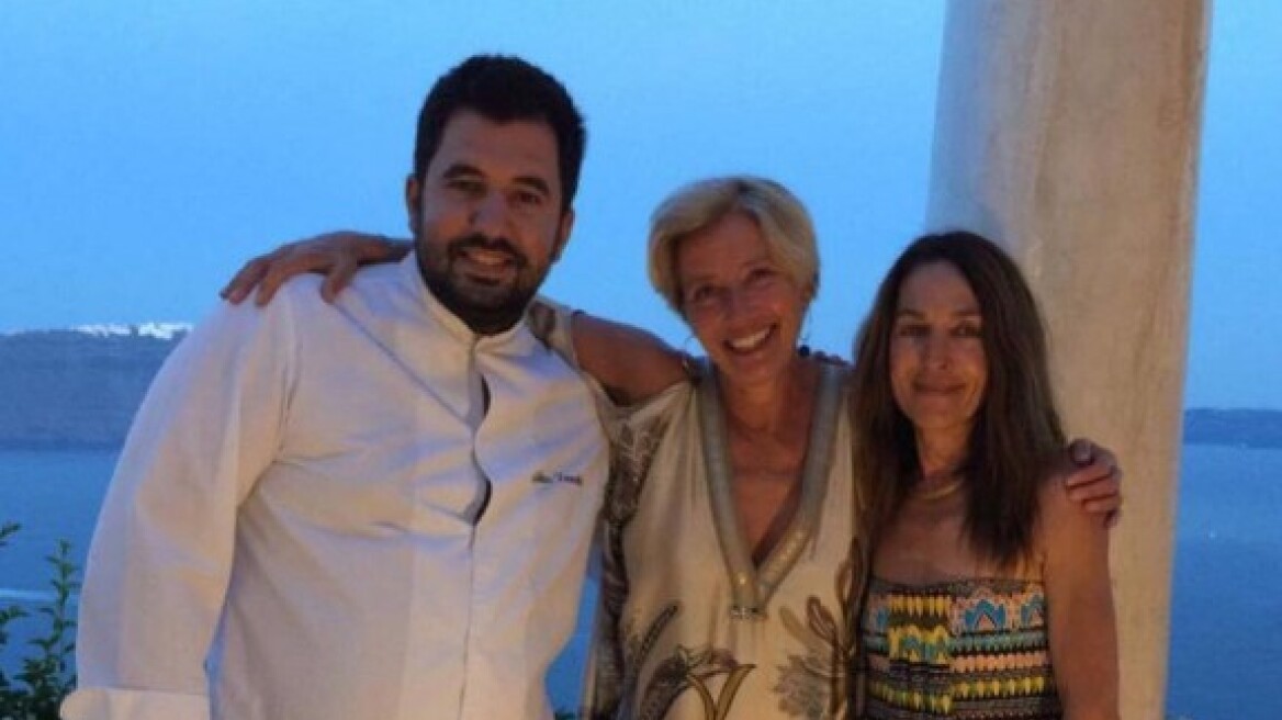 Emma Thomson loves Santorini dishes (photos)
