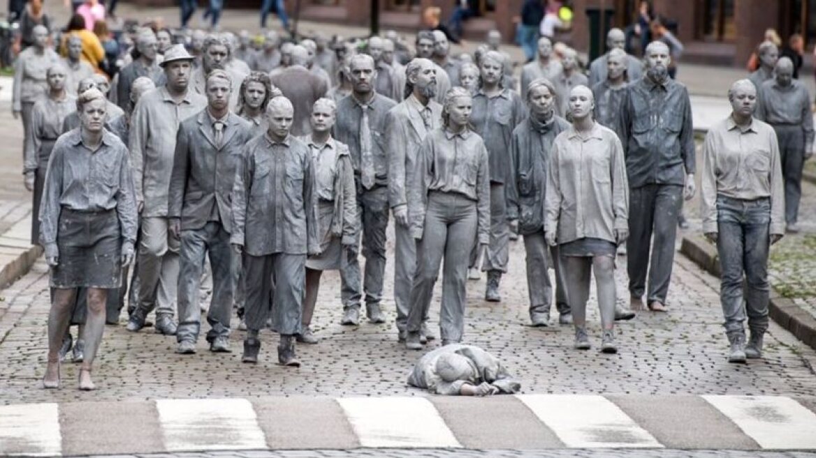 “Zombies” descend on G20 Summit in Hamburg (photos-video)