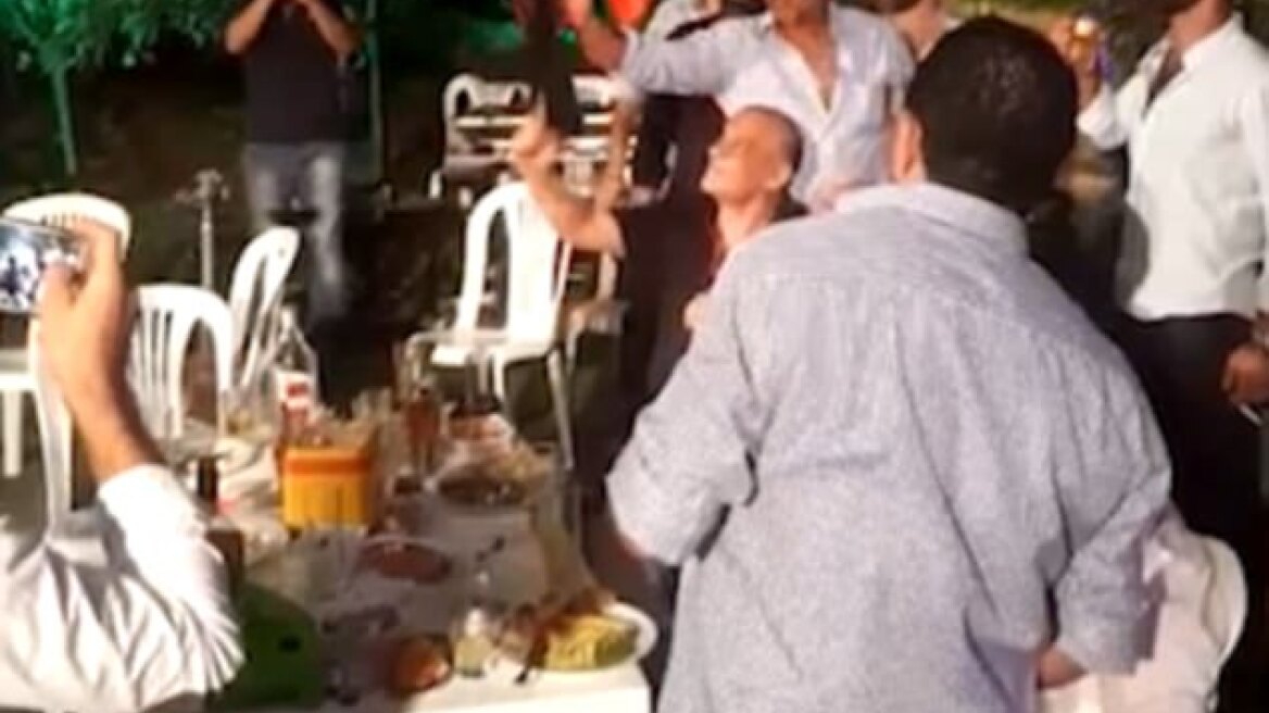 Γαμπρός στο Λίβανο έριξε... μπαλωθιές με Καλάσνικοφ και τραυμάτισε φωτογράφο