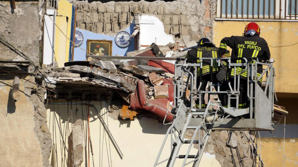 Κατέρρευσε τετραώροφο κτήριο στη Νάπολη - Επτά αγνοούμενοι