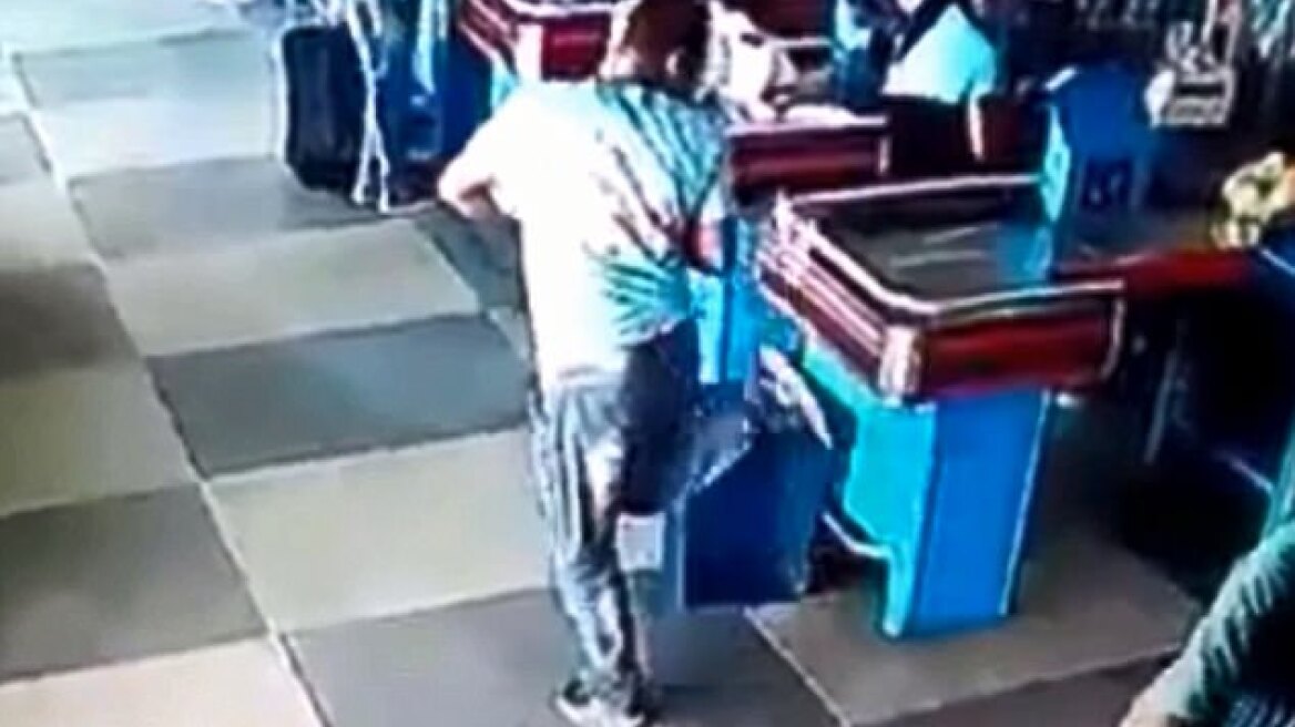 Βραζιλιάνος υπάλληλος σούπερ μάρκετ γίνεται σταρ με το... σώσιμο πακέτου στον αέρα