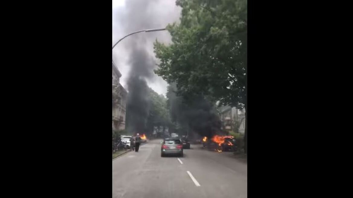 Αμβούργο: Με φωτιές σε περιπολικά συνεχίστηκαν τα επεισόδια για τη G20