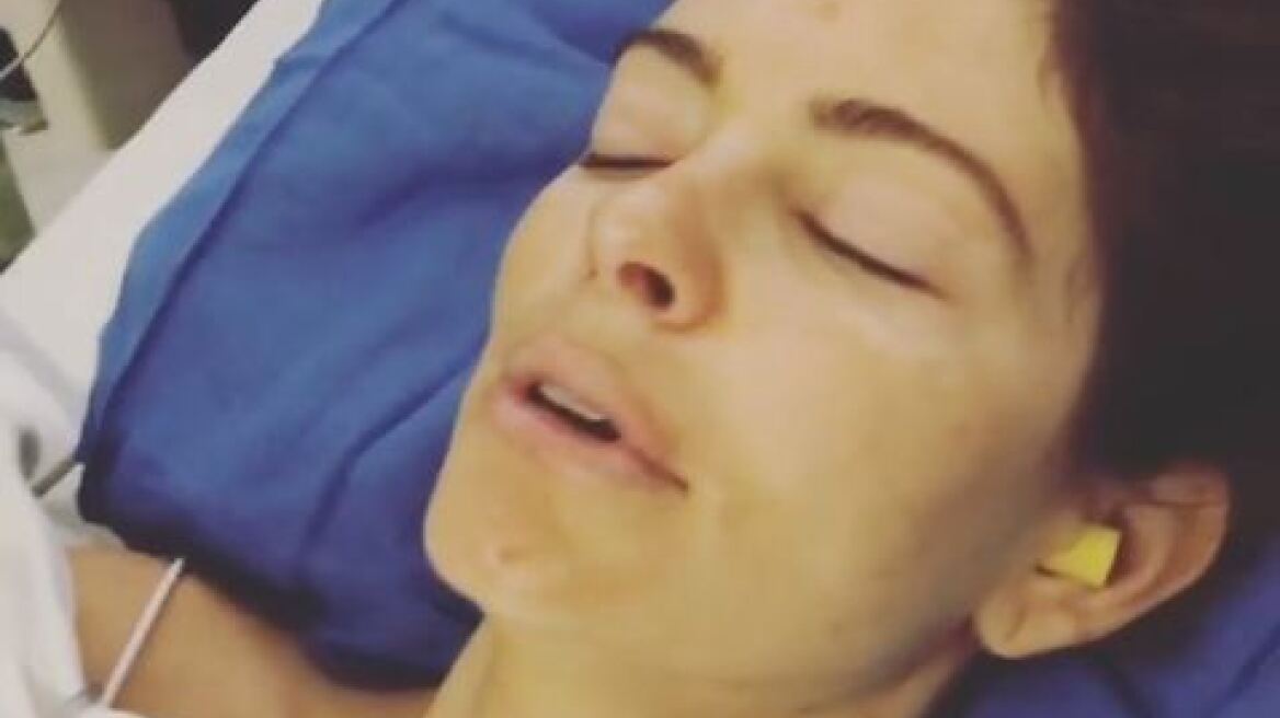 Το συγκλονιστικό βίντεο με τη Μαρία Μενούνος αμέσως μετά το 7,5 ωρών χειρουργείο