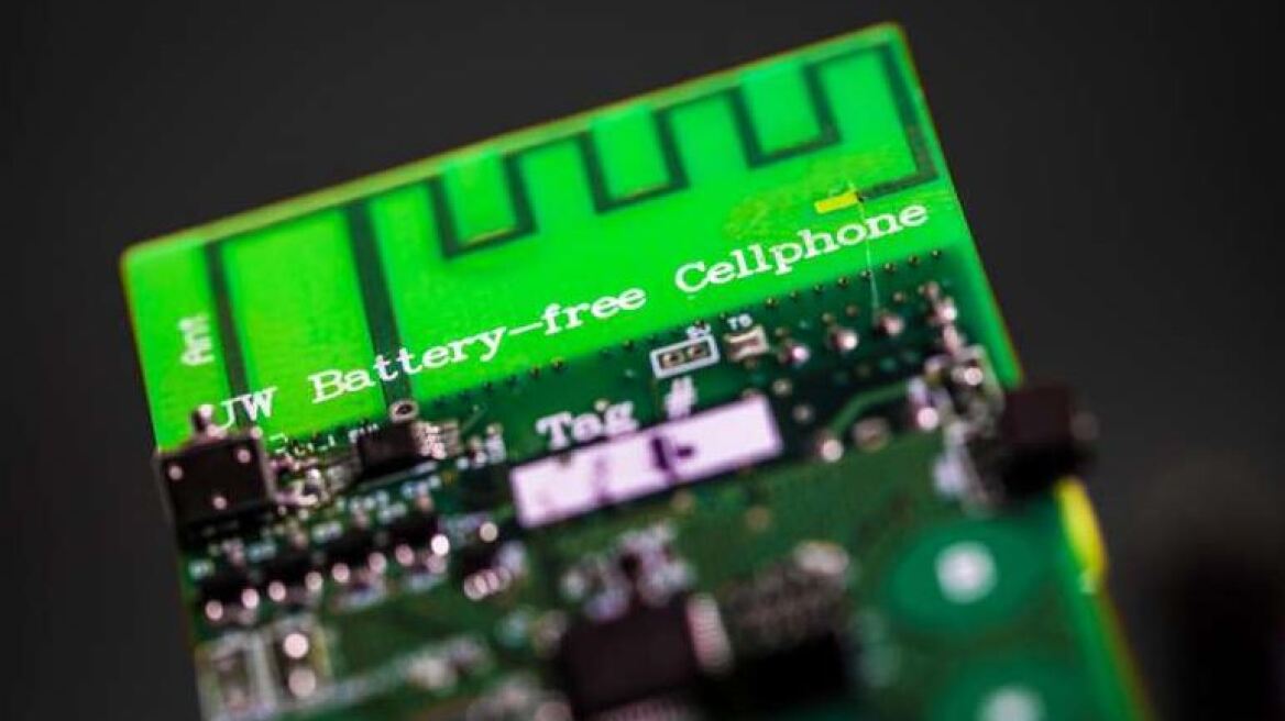 Το πρώτο πειραματικό κινητό τηλέφωνο που δεν χρειάζεται μπαταρία 