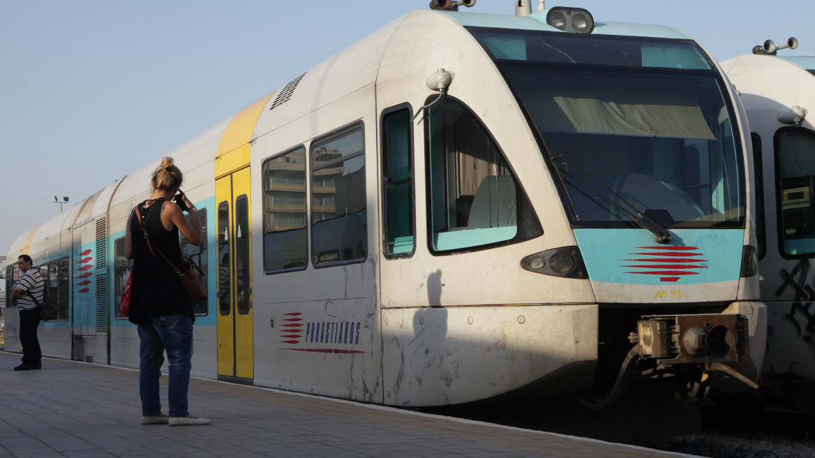 Τραγωδία στην Κόρινθο: «Βουτιά θανάτου» 53χρονης στον προαστιακό