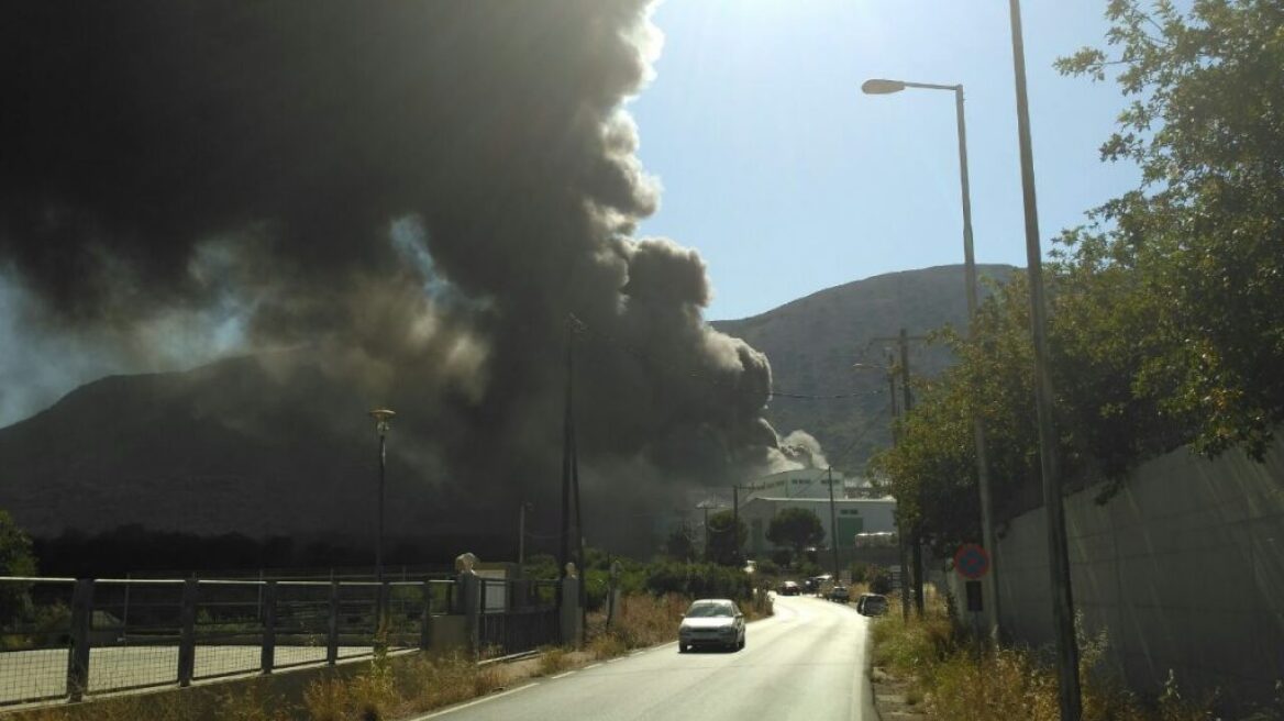 Κρήτη: Κάηκε ολοσχερώς το εργοστάσιο στρωμάτων στην Τύλισο