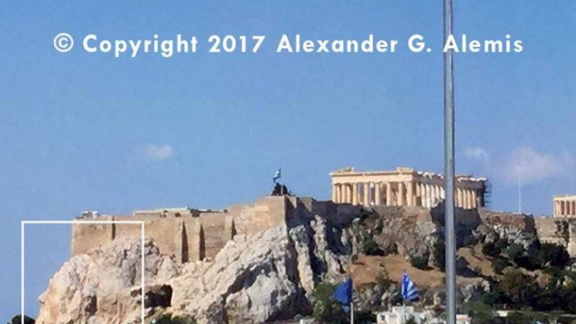 Photo Reveals an Ancient Face on the Acropolis! (PHOTO)