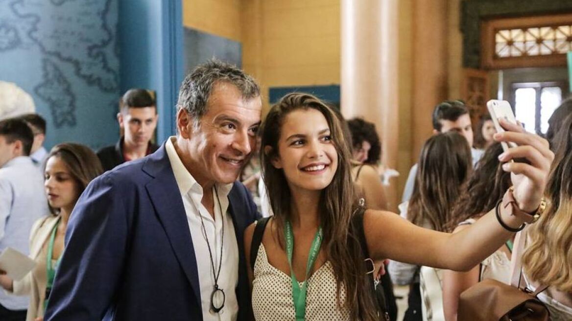 Με εφήβους βουλευτές συναντήθηκε ο Σταύρος Θεοδωράκης