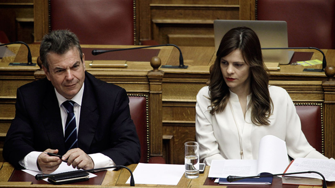 Πρώτα ψήφισαν, τώρα 60 βουλευτές του ΣΥΡΙΖΑ ζητούν προστασία των συνταξιούχων από τις κατασχέσεις  