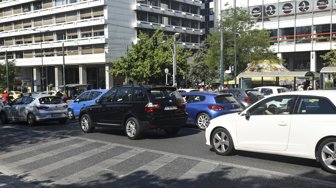 Ακόμη να πάει στη Βουλή η διάταξη για τα ανασφάλιστα ΙΧ