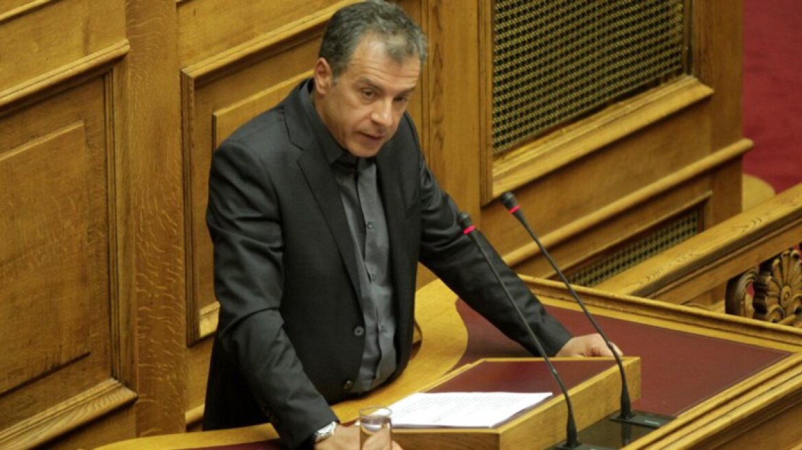 Θεοδωράκης για το Κυπριακό: Να επιμείνουν Αναστασιάδης και Ακιντζί