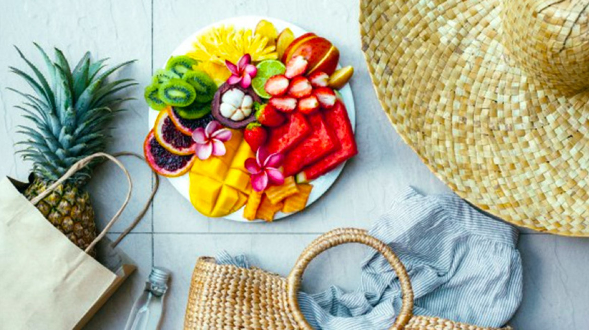 Τα 4 φρούτα που καταπολεμούν τον καύσωνα