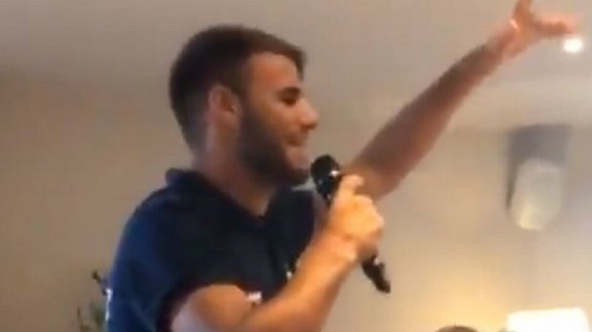 Ολυμπιακός: Ο Ταχτσίδης προσπάθησε να… τραγουδήσει Καρρά