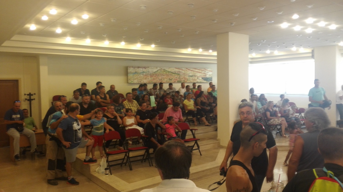 Λαμία: Κατάληψη του Δημαρχείου από συμβασιούχους