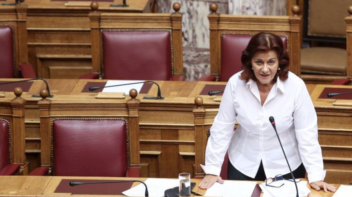 «Ξαναχτύπησε» η Θεανώ Φωτίου: Στηρίζει τα κινήματα που εμποδίζουν τους πλειστηριασμούς κατοικιών!