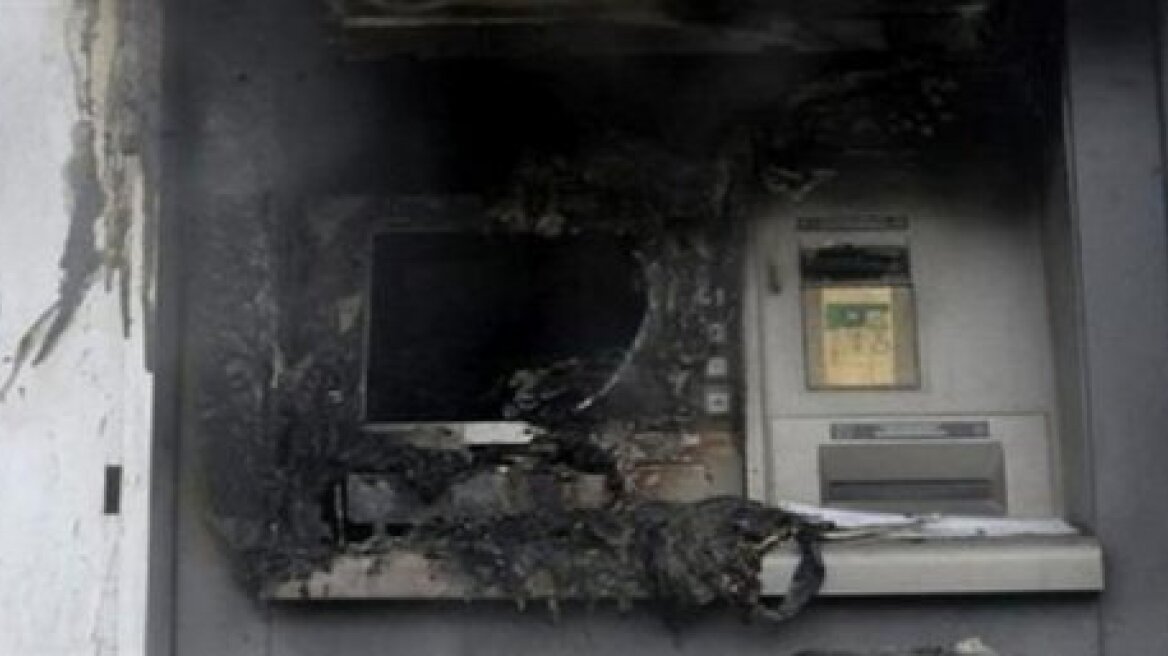 Άγνωστοι ανατίναξαν και άδειασαν ΑΤΜ στη Φούρκα Χαλκιδικής