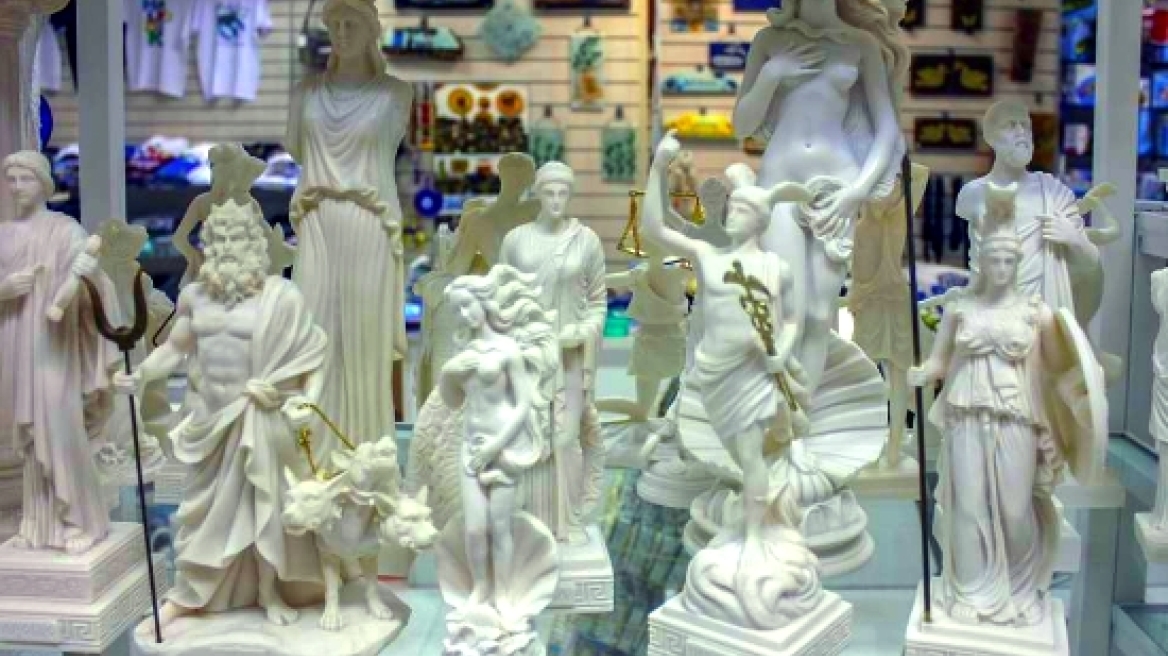 Τα 10 κορυφαία ελληνικά σουβενίρ για τους τουρίστες