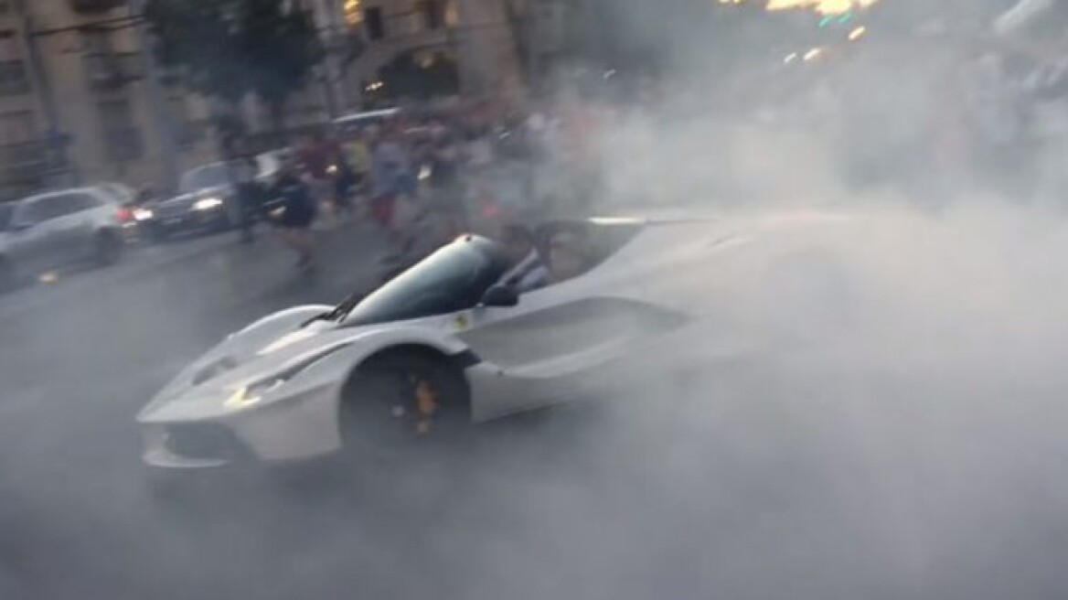 Σε δημόσιο δρόμο κάνει donuts με μία Ferrari (video)...
