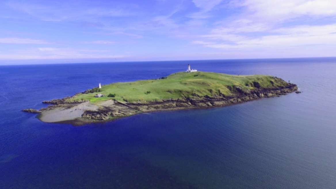 Beautiful but “creepy” Scottish island up for sale (photos)