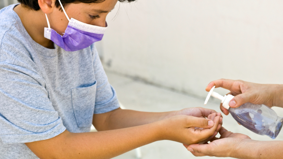 Έρευνα: Η εμμονή σας με την καθαριότητα διαταράσσει την υγεία των παιδιών σας