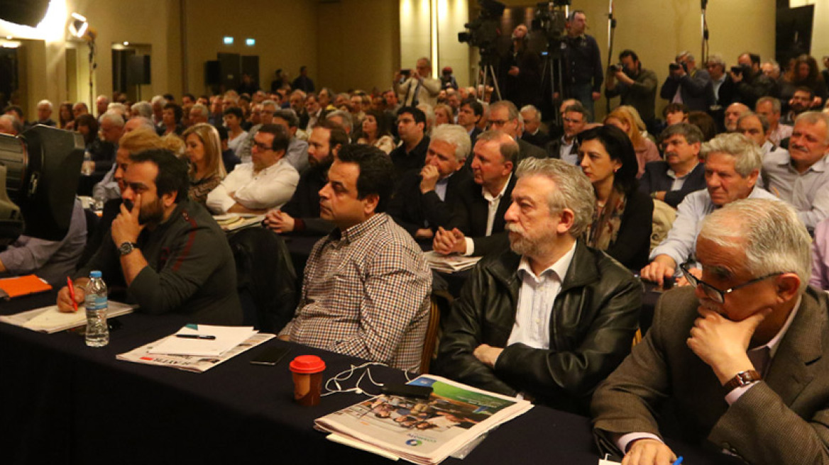 ΣΥΡΙΖΑ: Γκρίνια για υποχωρήσεις και φωνές για... αριστερό ανασχηματισμό