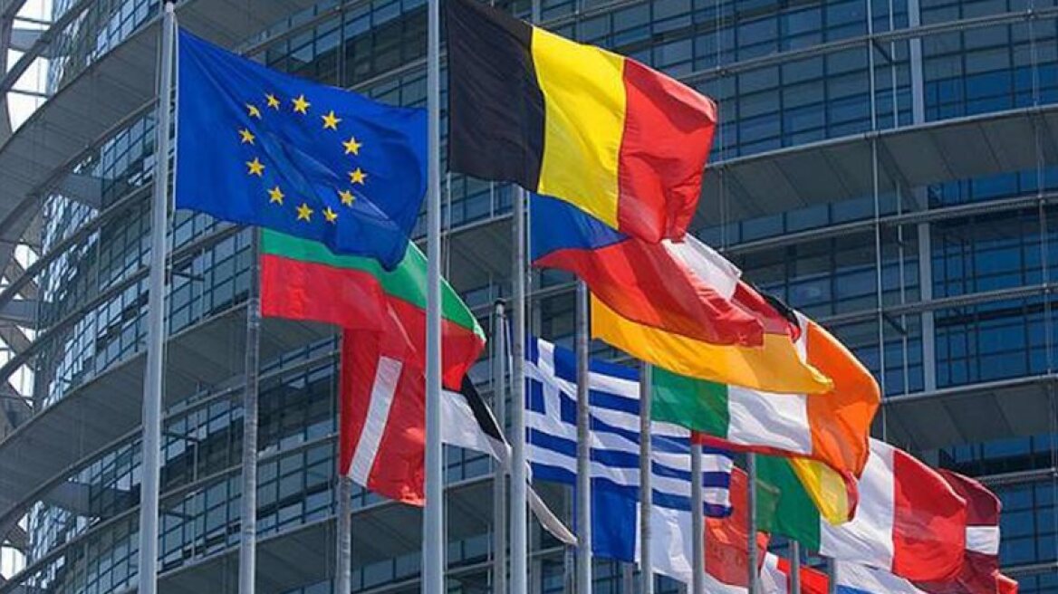 ΕΕ: Στο περιθώριο μπαίνουν οι νέοι - Θλιβερές «πρωτιές» για Ελλάδα και Ιταλία