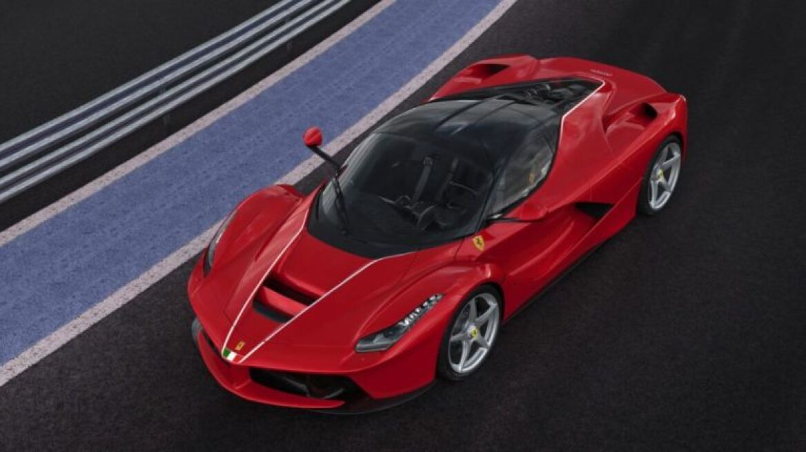 Εχει λεφτά και αγοράζει δύο-δύο τα supercars...