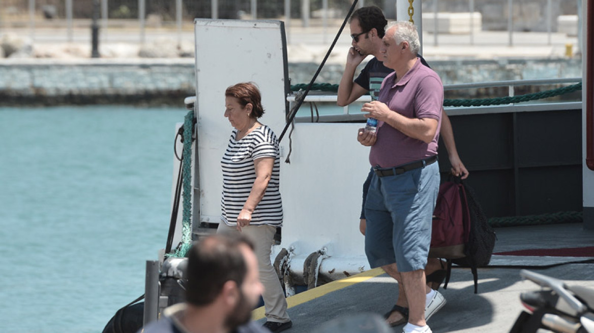 Βίντεο: Οι γονείς του άτυχου Τούρκου στην Κω για τη σορό του γιου τους