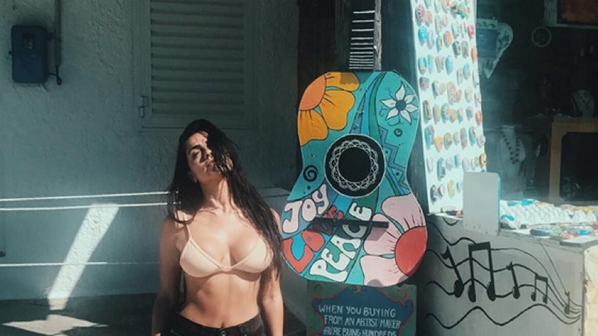 Konnie Metaxa is a hipster in Matala, Crete (photos)