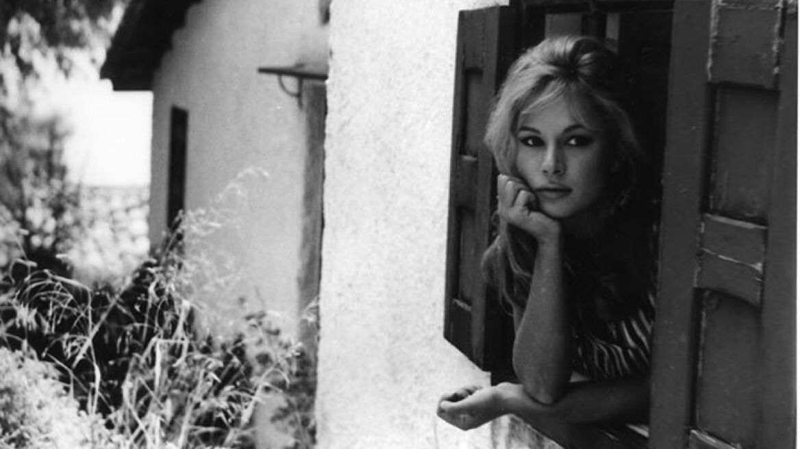 Είκοσι ένα χρόνια χωρίς την Αλίκη: Δείτε σπάνιες φωτογραφίες της 
