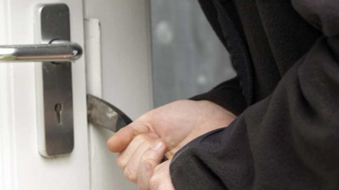 Διαρρήξεις με πλούσια λεία σε Πάρο και Μύκονο