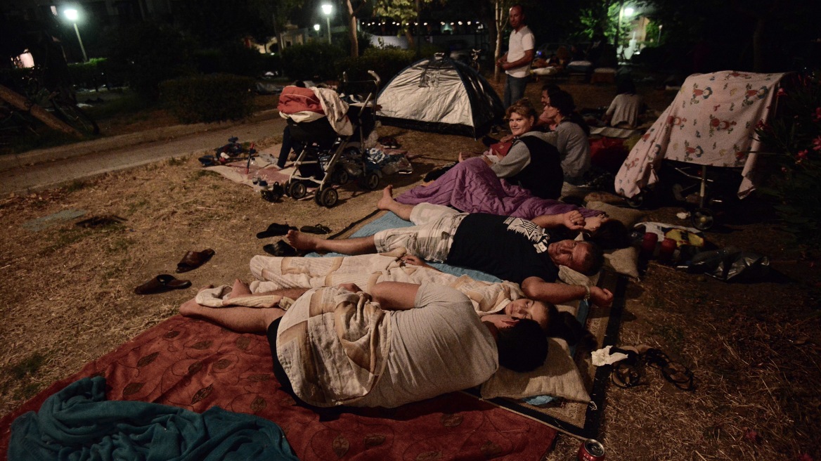 Κως: «Στρωματσάδα» για μια ακόμη νύχτα οι κάτοικοι του νησιού