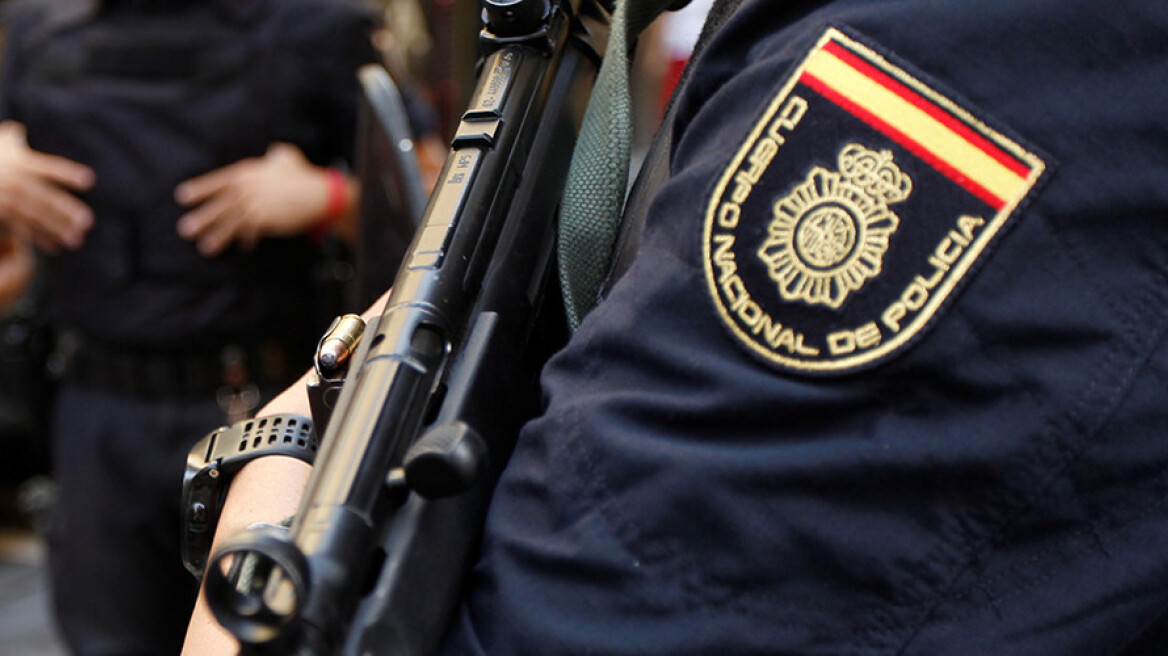 Άντρας επιτέθηκε με μαχαίρι σε αστυνομικούς φωνάζοντας «Αλλάχ ου ακμπάρ» 