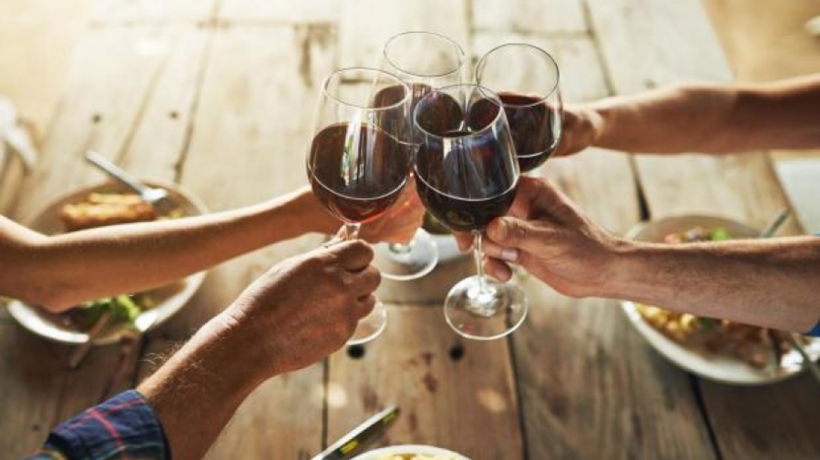 Κι όμως, το αλκοόλ βελτιώνει τη μνήμη!