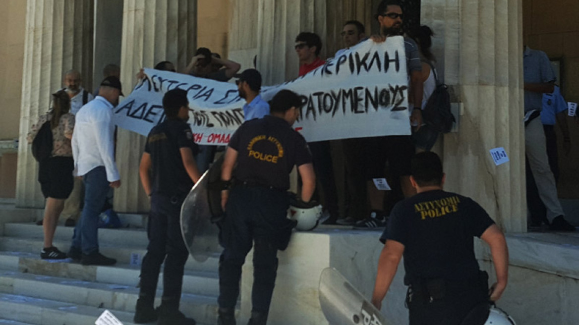 Anti-establishment organization “Rouvikonas” storm the Greek Parliament…again! (PHOTOS)