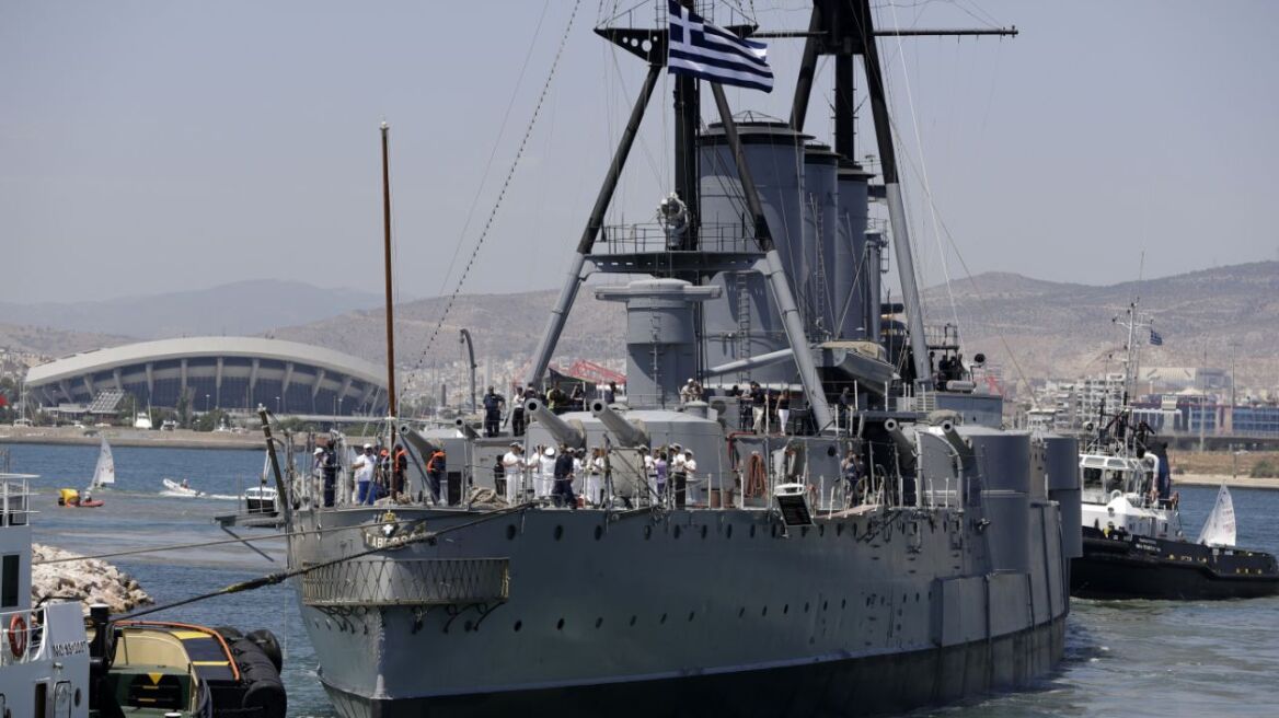 Century-old warship returns to Athens after repairs (PHOTOS)