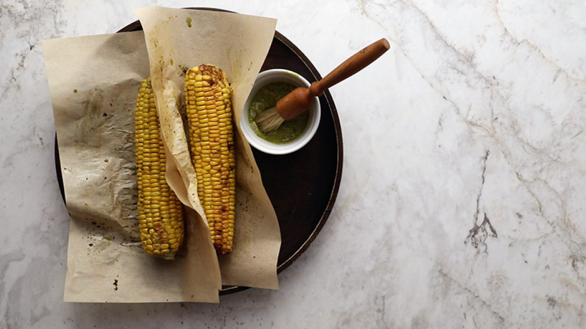 Καλαμπόκι με βούτυρο βασιλικού