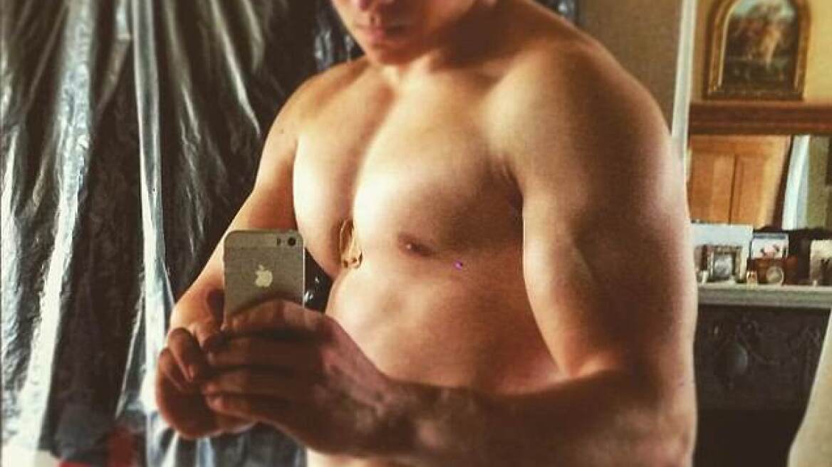 Ο ανιψιός της βασίλισσας Ελισάβετ στο Instagram μόνο... με λευκό μποξεράκι Calvin Klein!