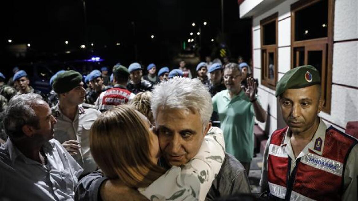  Seven daily Cumhuriyet journalists, executives released from Istanbul’s Silivri prison