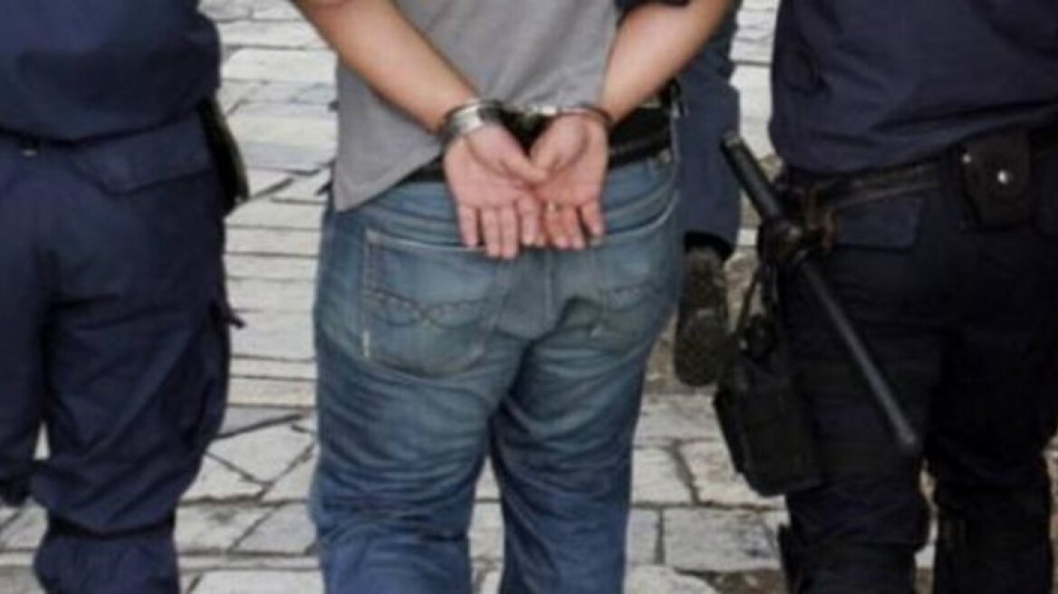 Αφγανοί και Ελληνίδα διακινούσαν ηρωίνη και χασίς στην Πάτρα