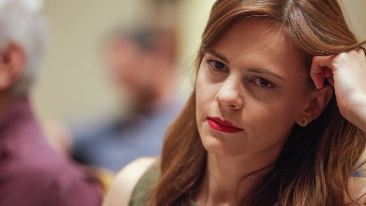 Κατά Αχτσιόγλου, ο ΣΥΡΙΖΑ δημιούργησε πάνω από 320.000 νέες θέσεις εργασίας