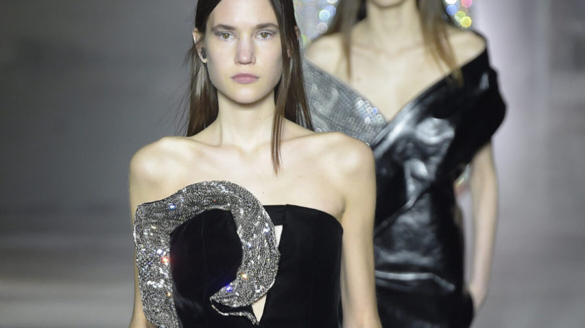 Σας συστήνουμε τα roller-skate στιλέτο του Saint Laurent!