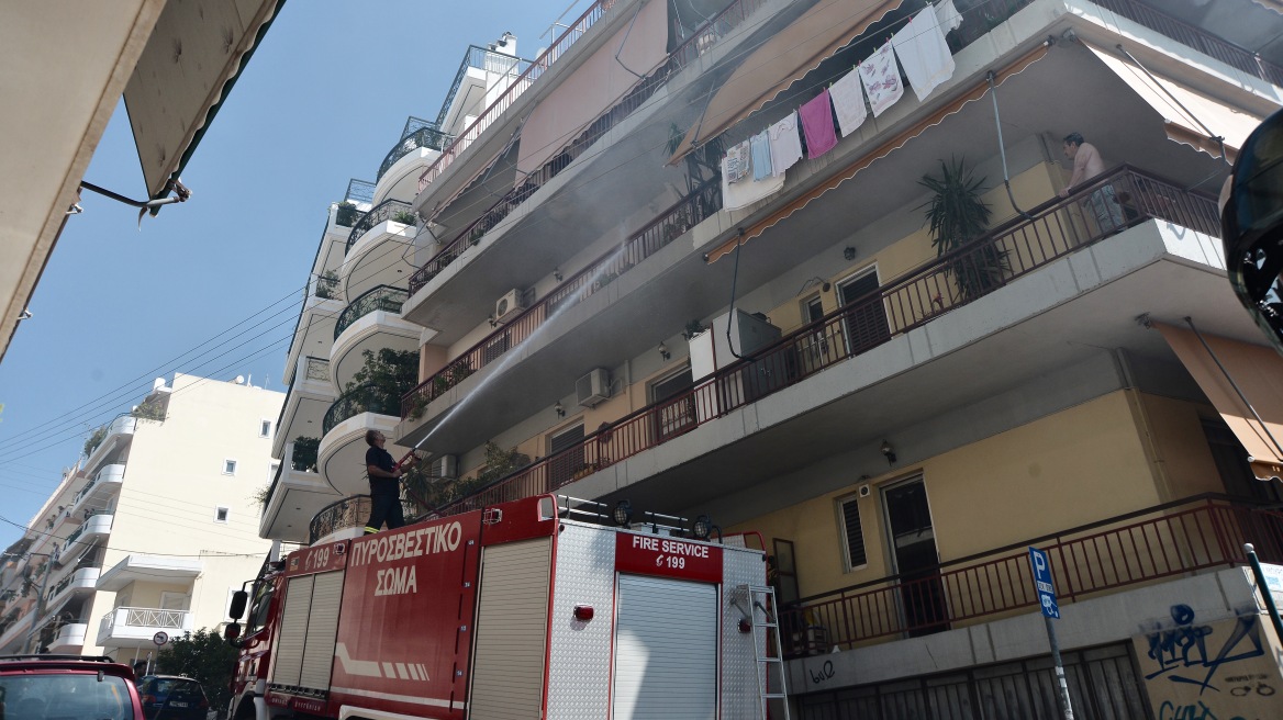 Πυρκαγιά σε πολυκατοικία στο Γαλάτσι: Ένας τραυματίας