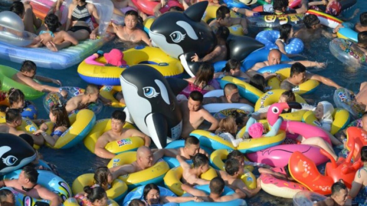 Κανείς δεν θα ήθελε να κάνει βουτιά σε αυτή την πισίνα! (vid)