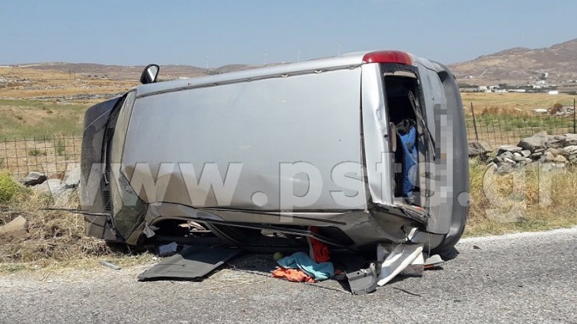 Φωτογραφίες: Συγκρούστηκε τουριστικό λεωφορείο με ΙΧ στην Πάρο