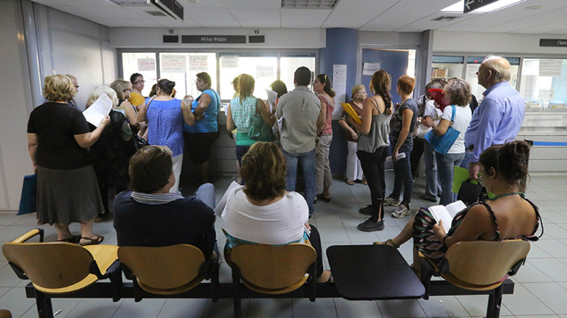 «Μέγγενη» οι φόροι: Έμειναν απλήρωτα άλλα 700 εκατ. τον Ιούνιο