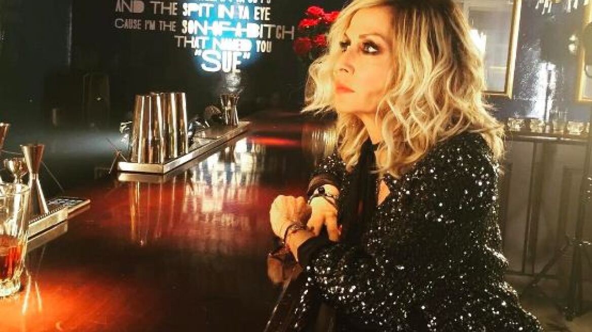 Η Άννα Βίσση ποζάρει με την κόρη και τα εγγόνια της