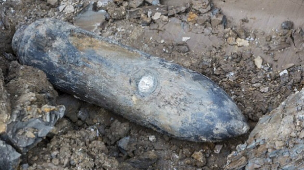 Κοριτσάκι βρήκε… βόμβα στην Πρέβελη!